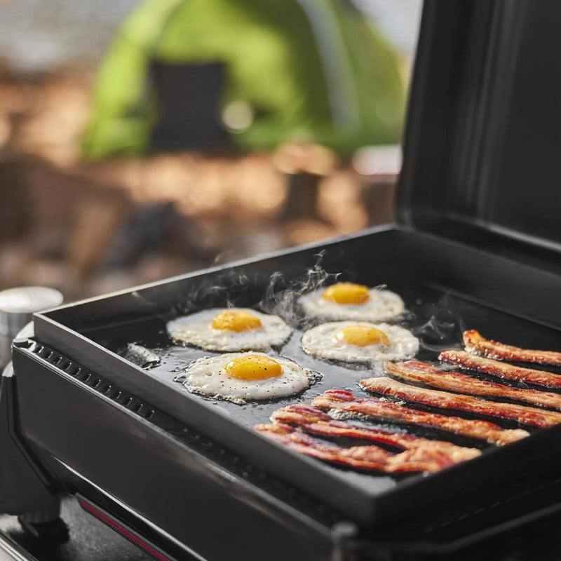 Load image into Gallery viewer, Weber Traveler® 17&quot; Portable Griddle
